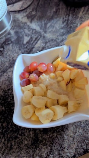 Quater oat pudding with fruit topping. #lifestylecontent #breakfastideas