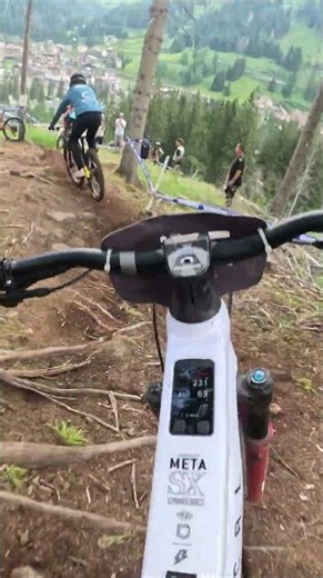 👀 Follow the pros down stage 3 🔥