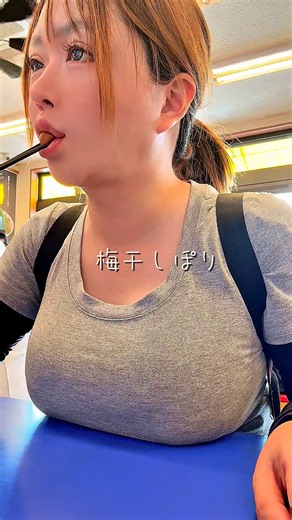 [Biker Girl] Just a vlog of me going out to eat super spicy ramen because it's hot outside