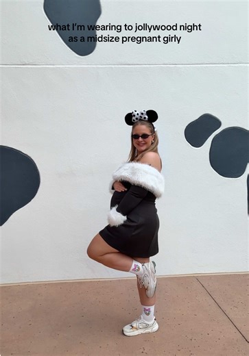 Literally the cutest dress I’ve ever seen @OYS_US #maternity #maternityoutfits #christmas #christmasoutfit #christmasdress