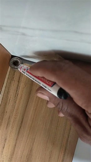 This is how to draw lines if you don't have any other tools. #woodworking #diy #wood