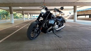 Take a closer look around the beautiful lines of the R 18. The 1,800cc boxer-twin produces 158 Nm of torque at 3,000 rpm. Who wants a go? Click here for the full spec: www.bmw-motorrad.co.uk/en/models/heritage/r18.html | BMW Motorrad UK