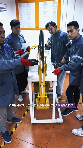 🚗🚛 ¡Acelera hacia el futuro y conviértete en un/a Ingeniero/a Automotriz de primer nivel! 🛠️🔋 Explora todos los horizontes de la ingeniería automotriz: Aprende los principios de funcionamiento, diagnóstico y mantenimiento de vehículos eléctricos, híbridos y de tecnología convencional. ⚙️ Laboratorios de última generación: Simula fallas, diagnostica problemas y aplica principios avanzados para diseñar y construir sistemas operativos y funcionales. 🌟 Tu carrera comienza aquí. ¡Prepárate para 