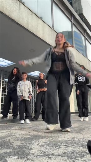 Videos de Star Dance (@stardanceccs) con “suara asli - Template Moe”