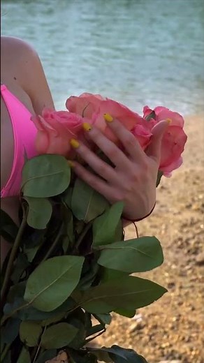 Chica Linda en Bikini Rosa