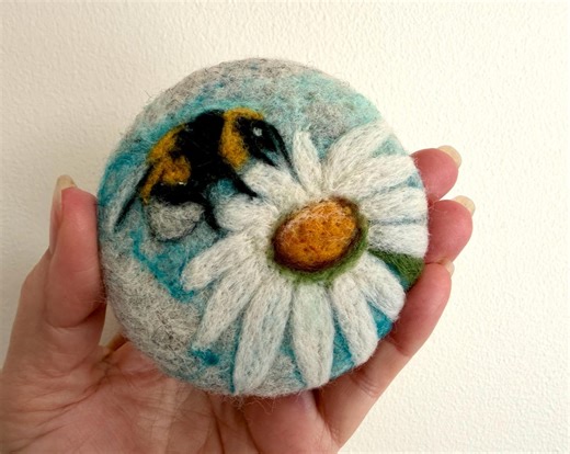 Handmade Felted Wool Bumblebee Brooch, Floral Pin - Etsy