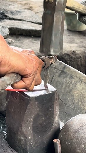 It's easy to make the end pattern if the banana carpet is just using a nail bit #fyp #blacksmithing