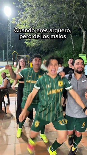 Cuando eres portero, pero de los malos 🤣 #viral #porteros #humor
