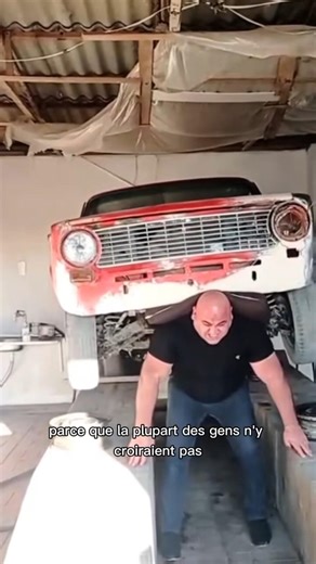 Il est tellement fort qu'il pompe avec les voitures