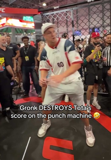 Gronk packs a PUNCH 🥊 (@Fanatics) #tota #gronk #punch #funny | gronk