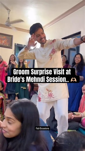 Groom Surprise Dance at Bride's Mehndi Session | Indian Bride | Indian Wedding | Saajanji Ghar Aaye