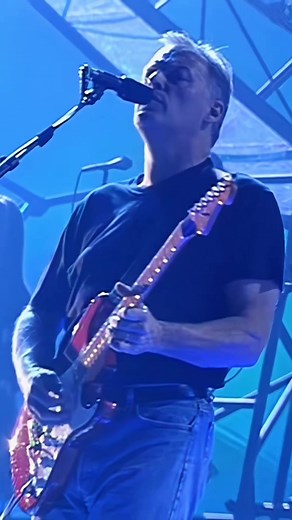 Pink Floyd - Us and Them (Live at Earls Court/Pulse, 1994) #PinkFloyd #DavidGilmour #UsandThem #Pulse #90s #ProgressiveRock 🎸🤘