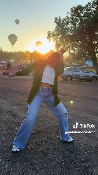 El Sticker: Baila y Disfruta Con Esta Canción