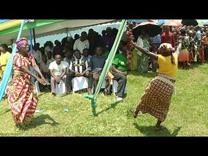 Abakecuru bo ku NKOMBO bakase umuziki abantu barumirwa. Bishimiye umuhanzi wabo Marshal Ujeku