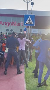 Hoje, estivemos na AngoMart do Talatona a fazer a festa com a @tvzimbo_oficial @angomart.oficial foi top👌🏾🎉 hi hiiii | Cleyton M