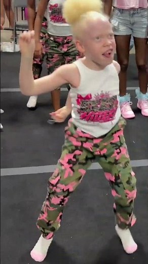 DINKY DOING HER STUFF🤏