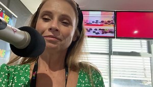 Paula makes Todd do a blind taste testing... How did he go!? Check out the video to find out 😂 (as if this seasoned lolly eater would get one wrong!) MIX FM Team | MIX FM