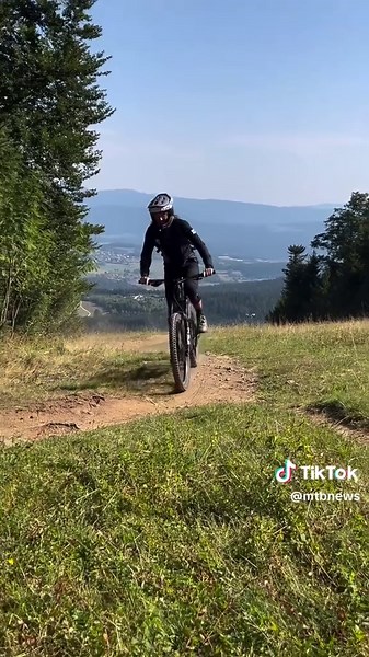 Der nächste Vergleichstest kommt bestimmt … mit dabei: CANYON Strive, FOCUS Sam2, SANTA CRUZ Bullit, YT Decoy. Welches Bike wäre dein Favorit?