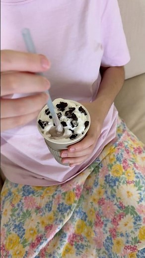 Your sign to make an Oreo milkshake today✨🤎