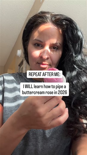 Sadie’s Sweetbox | Cake Artist and Instructor | Digital Creator | Repeat after me: I WILL LEARN HOW TO PIPE A BUTTERCREAM ROSE!….because why not? Let me give you a list of reasons why: Cake Artists➡️... | Instagram