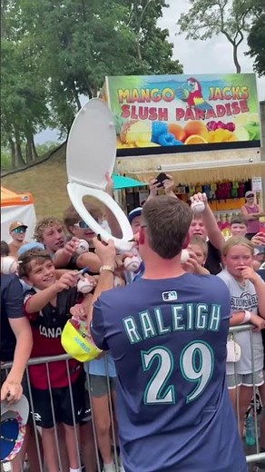 The autograph of all autographs 🤣