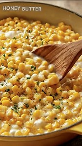 Corn sizzling in butter. Drizzle honey, add cream cheese, season with salt and pepper. Cook in a hot skillet for 5–7 minutes. This honey butter skillet corn turns out creamy, glossy, and sweet-savory with lightly caramelized bites. Ingredients ➤ 4 cups corn kernels (fresh or frozen) ➤ 3 tbsp unsalted butter ➤ 2 tbsp honey FULLL Recipe in First Cօʍʍеոτ 👇👇 | Nessy Recipes