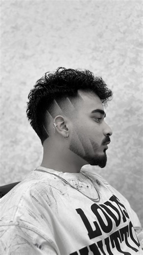 ‎عرفان بکلو|erfan baklo‎ on Instagram‎: "«دیزاین خفن، جزئیات کم، اثر زیاد.» 🤍🥇 — #haircolor #fadehaircut #babershop #fead #hairgoals"‎