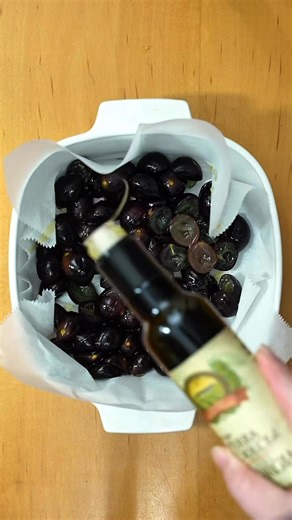 Roasted Muscadine Grapes 🍇 A tasty way to make use of muscadine grapes! Perfect as a savory topping on bread for a burst of flavor! Ingredients: • 4 cups muscadine grapes, halved and seeded • Salt and pepper, to taste • 2 tbsp extra-virgin olive oil • Bread for serving Instructions: 1️⃣ Preheat oven to 400°F. 2️⃣ Place halved and seeded grapes on a baking sheet. Season with salt and pepper, drizzle with olive oil, and toss to coat evenly. 3️⃣ Spread the grapes out in a single layer and roast fo