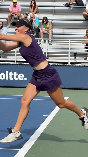 Backhand Slow Motion Alena Kovackova US Open 2025 Junior Doubles Champion #slomotionvideo #bh #usopenjunior #backhand #usta #usopen2025 #slowmotion #usopentennis #footwork #grandslam #topjunior #servetech #itfjuniors #tennistraining #tennistips #usopen #juniortennis #juniortennisstars #girltennis #girlstennis #tennisgirls #网球 #網球 #теннисныймяч #tenis #テニス #테니스 #tennisskirt #tennis | Nancyleetennis