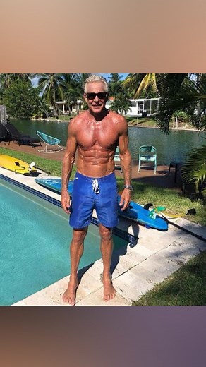 Mark Sisson on Instagram: "One of my underrated hacks for weight loss? Low-level cardio after lifting. Here’s why it works: When I lift, my body gets a clear signal to build muscle. And on cardio days, it’s all about improving aerobic capacity and building endurance. Mixing intense cardio with lifting can muddle these signals, which is why I keep them separate to let my body respond fully to each type of workout. But here’s the trick: after lifting, a gentle 45-minute walk doesn’t interfere with