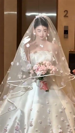 Elegant Bridal Look with Floral Veil 🌸 Dreamy Wedding Inspiration