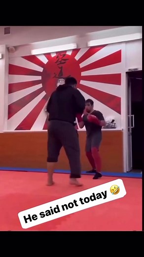 Beo tried to weight bully 😯 (h/t @Simon Chu) #boxingtok #sparring #boxing
