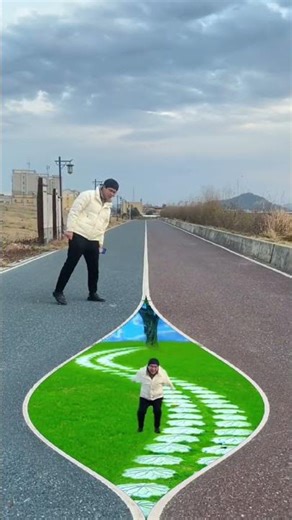 Opening the ground, there is another world. So amazing! #scratch the ground #special effect #funny