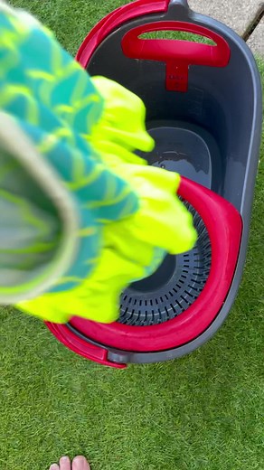 Spin dry swimming costumes using spin mop #spinmop #spin #dry #swimming #pool #paddlingpool