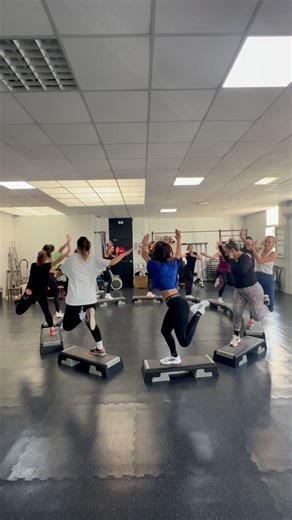 2.2K views · 7.7K reactions | STEP FLOW ⭕️ Un Step, une choré, un cercle, une énergie… une team de folie ! #step #fitness #cotedazurfrance | Born To Be Coach | Facebook