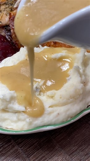 Learn how to make rich, flavorful gravy from drippings with our easy recipe. Elevate your meals with homemade gravy perfection! #GravyRecipe #CookingTips #HomemadeGravy #DeliciousDinners #FoodieLife #KitchenSkills #HomeCooking #ComfortFood #SauceRecipe #DinnerIdeas #FamilyMeals #Yummy #TastyTreats #FoodLove #CookingDelights #FlavorfulFeasts #thanksgiving2023 #thanksgivingday #thanksgivingcelebration #happythanksgiving2023 #backtomysouthernroots #thanksgivingdinner #thanksgivingdishes #holidaysea