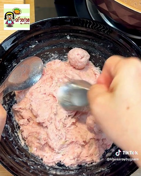 สูตรลูกชิ้นหมูทำเองง่ายๆ ไม่ต้องปั่น