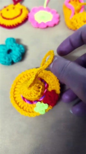 Beautiful Crochet Tiny Summer Hat keyring #crochet #crochetkeychain #crochetforbeginners #crochethat