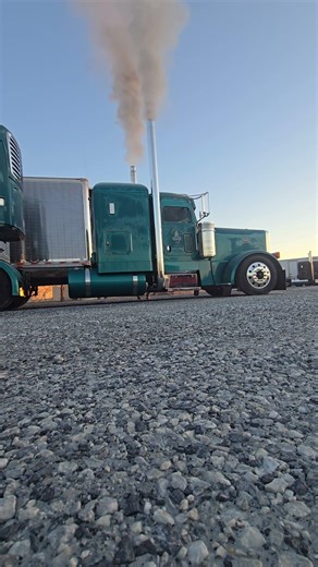 Cold Start - Straight Piped Peterbilt