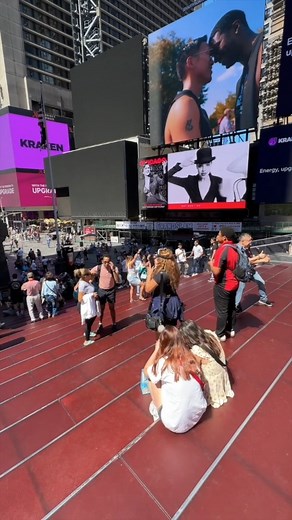 The famous red steps on Times Square | New York - NewYork.co.uk