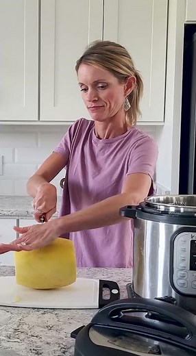 Instant Pot Spaghetti Squash (The BEST Method) #instantpot #lowcarb #spaghettisquash