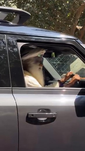 Students of Sadhguru Gurukulam Samskriti showcase their singing skills and offer a sweet song to Sadhguru #Sadhguru #Samskriti #Singing | Sadhguru