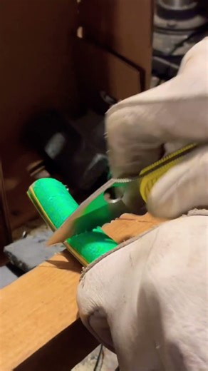 Big chopper vs mini serrated #bushcraft #survival #vs #edc #spyderco #entertainment #usa #motivation