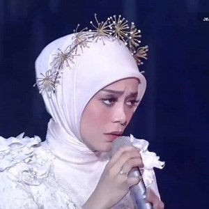 Lesti Kejora ft Rizky Billar-Love Of My Life,,Konser Sang Kejora 1 Dekade Lesti Kejora👏✨ #LestiKejora #lestykejora #1dekadelesti #1dekadelestikejora #dangdut #lesti_kejora #lestilovers #leslarllovers #loveofmylife #fypシ #lestiloveofmylife https://s.shopee.co.id/4VXDciMVtZ | Leslar Update