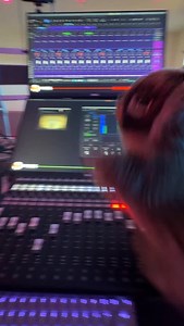 ¿Hardware o Plugin ? #waveslatinoamerica #humor #plugins #audio #hardware | Waves Latino America