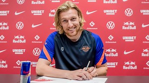 "Ich bleibe in meinem Zuhause." 🏡 - Emil Forsberg | RB Leipzig