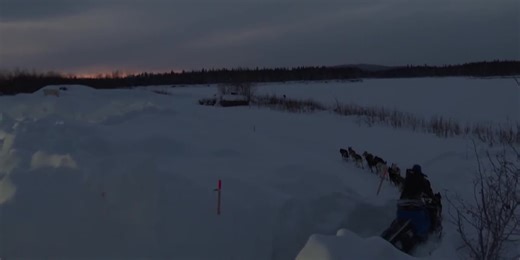 Jessie Holmes first Iditarod Musher into McGrath checkpoint