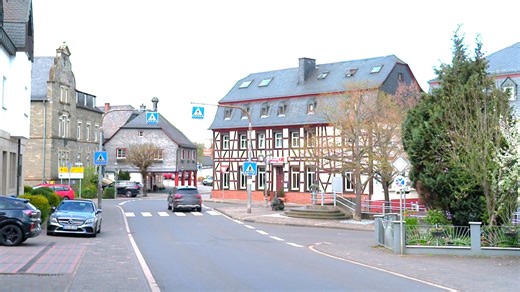 Die Hauptstraße in Rhaunen