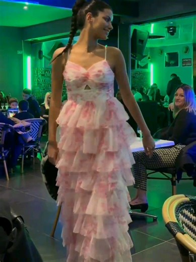 Défilé de mode⚡️ Organisé par l'agence @srmodels_ 👑 au @le_mariana_bastia 🌟 Passage de @bruna_barros4 👸 en tenue Modjo 💃 Tout ce qu’il te faut, c’est du Modjo ❤️‍🔥❤️‍🔥❤️‍🔥 📍23 bd Paoli, Bastia #defile #show #dress #style #fashionmodel