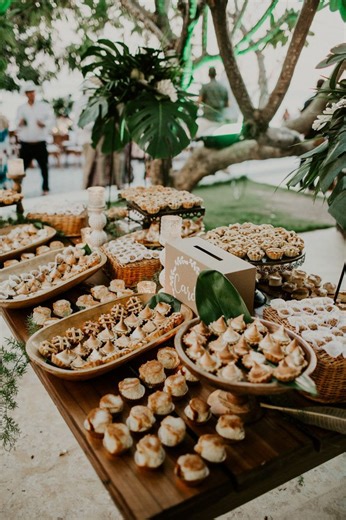 Colombian wedding food | Beachweddingtips.com